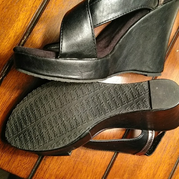 Shoes - Picture 3 of 4